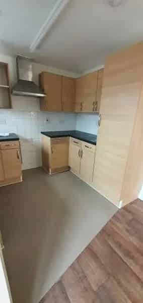 2 Bed Flat Near A12 and Shopping Area