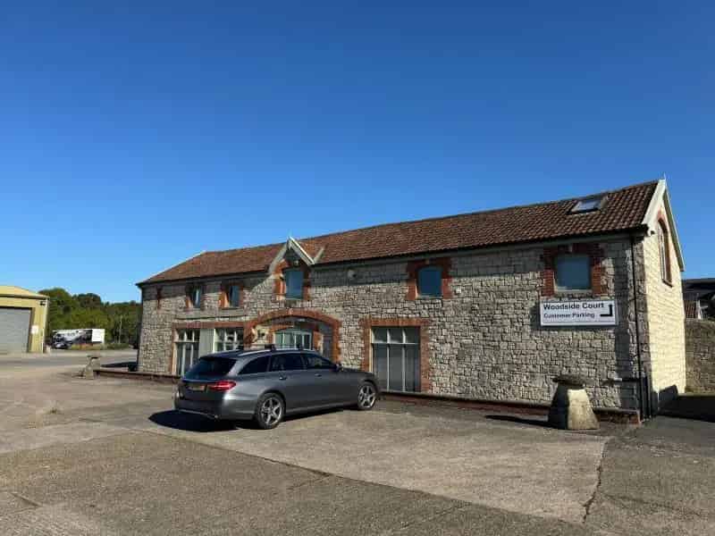 Woodside Court Suites: Self Contained Office Studios