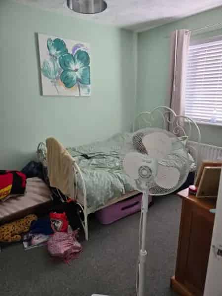 2 Bed House Near Shops and Schools