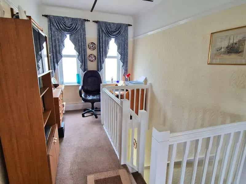 2 bed flat for sale