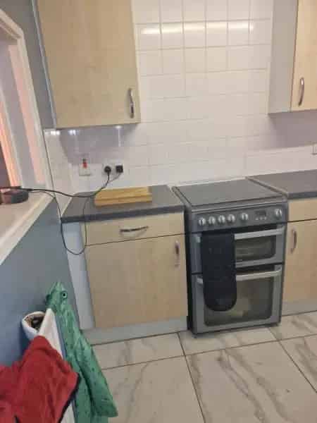 2 Bedroom First Floor Flat with Parking and Garden