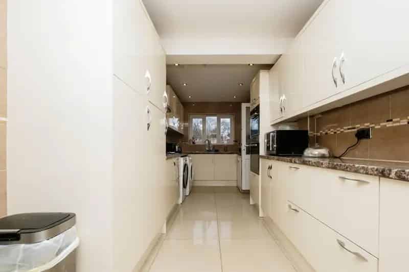 56 Bedroom Family Home with Downstairs Ensuite and Large Driveway