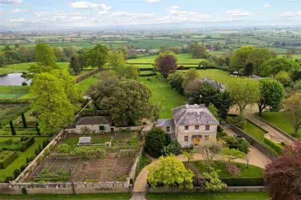 Grade II Listed Georgian Country House with Panoramic Views