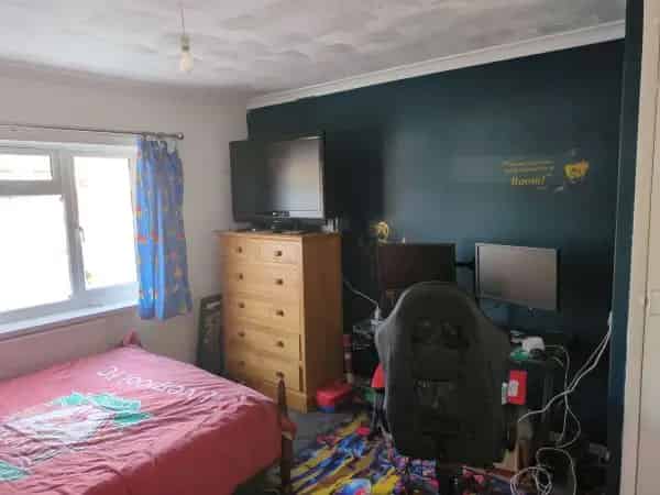 Large Maisonette Near Town with Garden and Parking