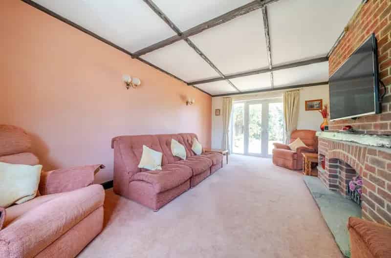 4 Bedroom Detached House Earley Spacious Garden Off Street Parking