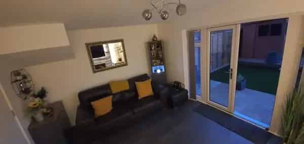 3 Bed Townhouse Plus Study Rugby  Near Schools and M1