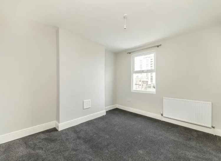 Three Double Bedroom House Near Lewisham Station