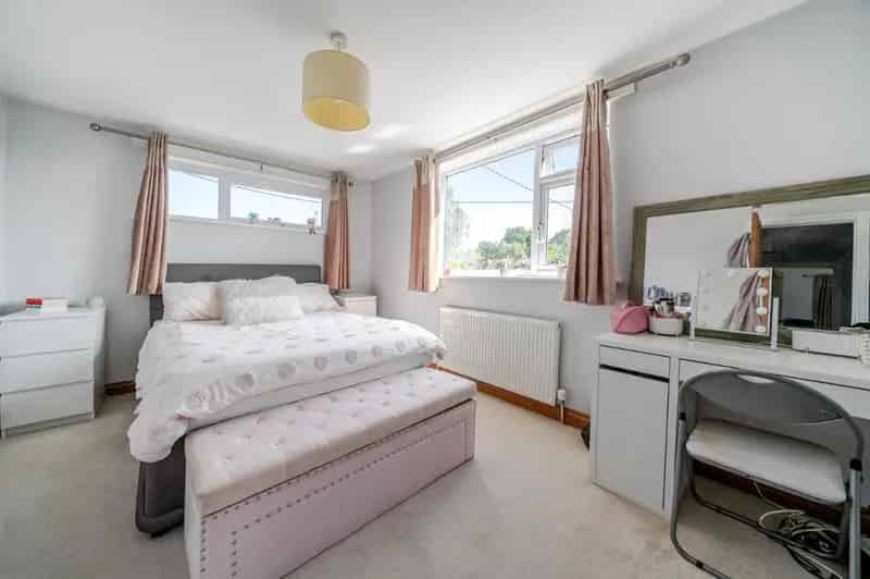 5 Bed Detached House for Sale in Basingstoke