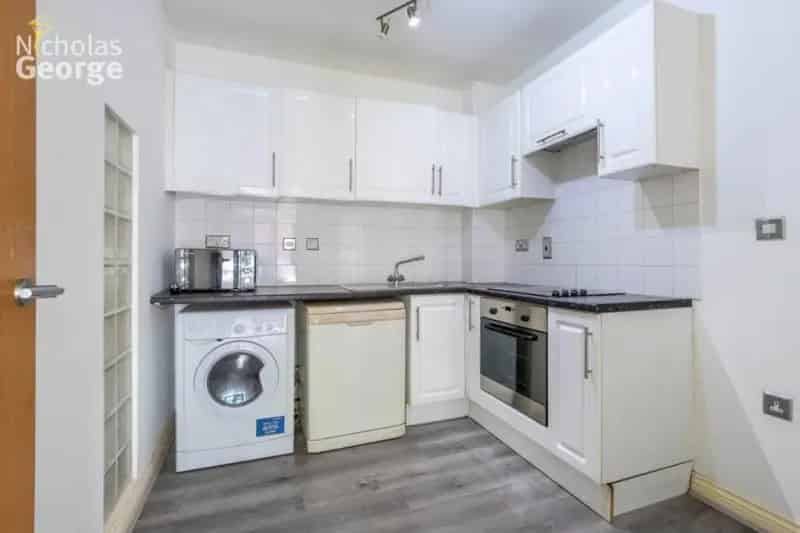 2 Bedroom Flat Jewellery Quarter Gated Parking Available Now