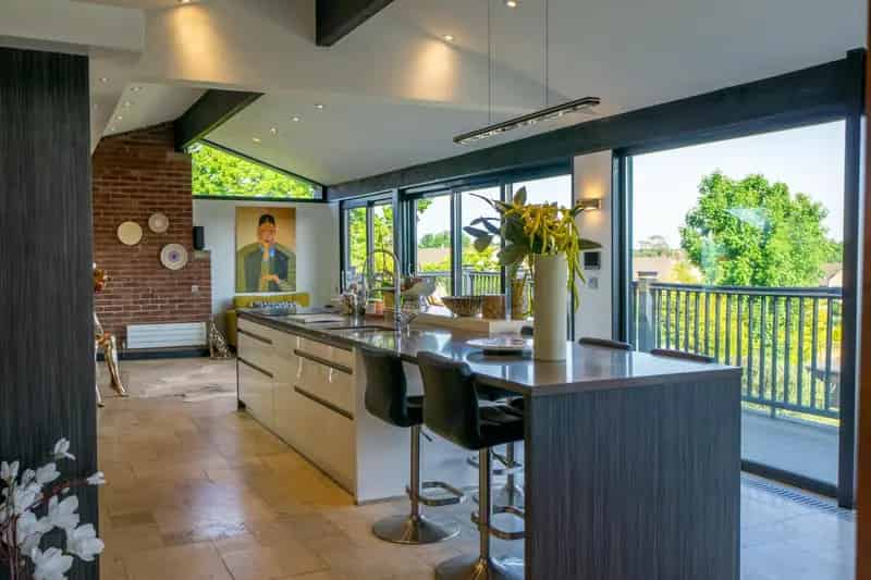 6-Bedroom Detached House with Annexe and Panoramic Views