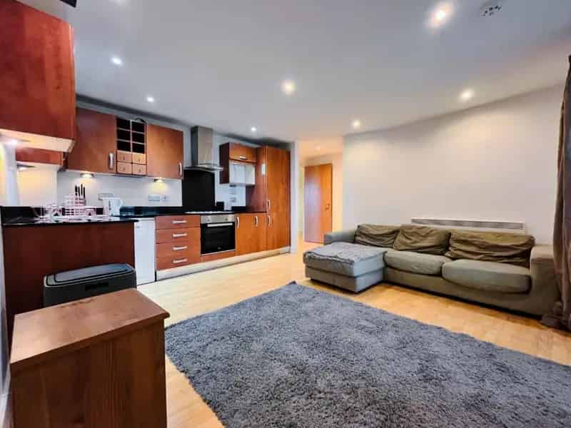 2 Bedroom Apartment To Let Clarence Dock City Centre