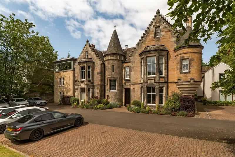 2 Bed Flat Corstorphine Modern Conversion Private Decking