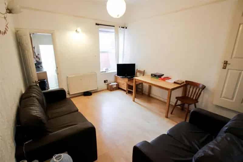 6 Bedroom Student House 6 Bathrooms 2025 2026 Academic Year