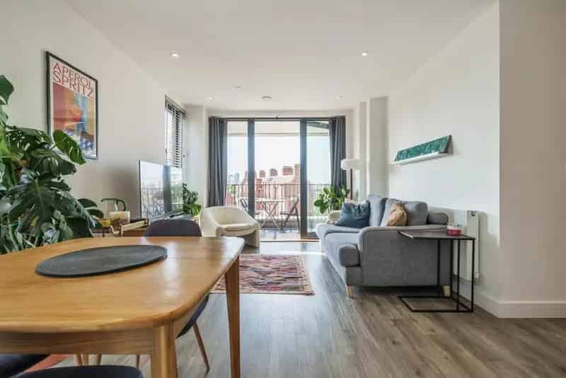 Flat For Sale , London, England