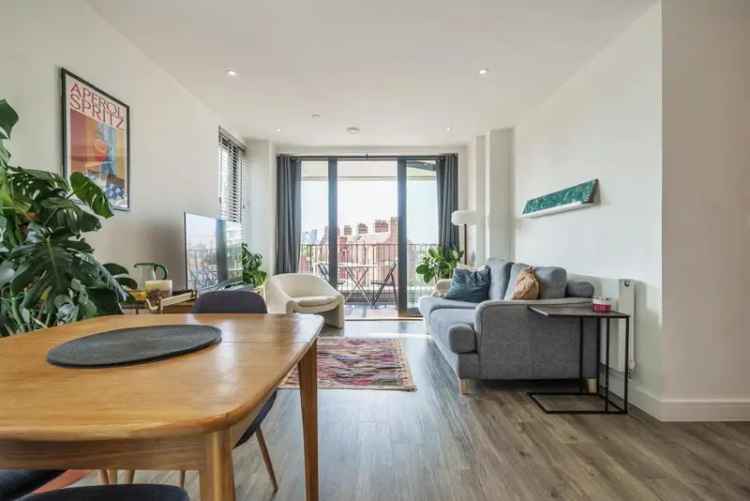 Flat For Sale in London, England