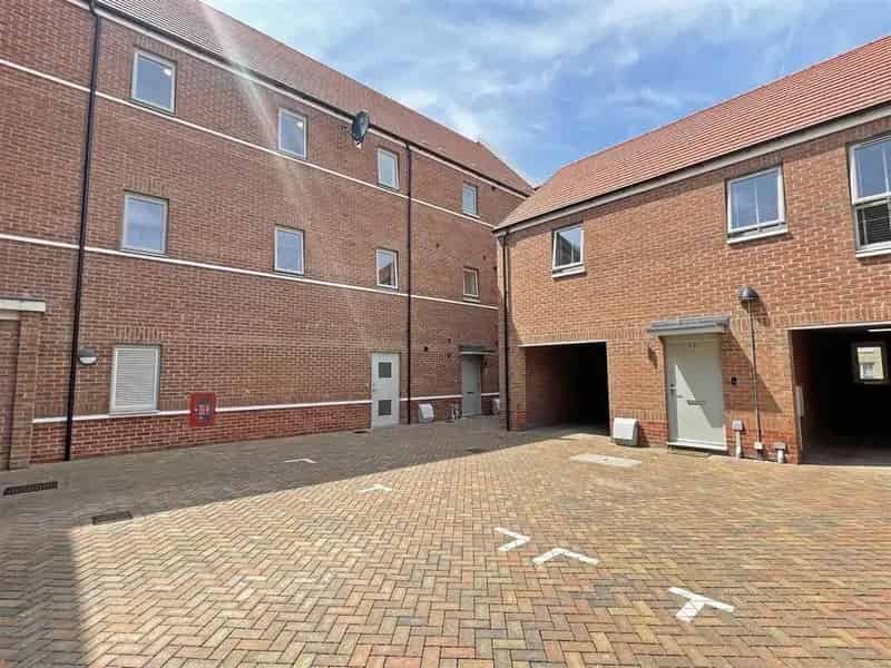 1 Bedroom Maisonette for Sale Near Beaulieu Station