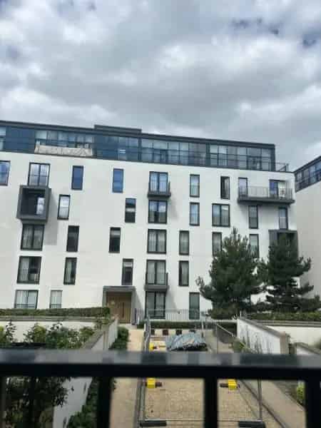 2 Bed First Floor Flat in Bath Riverside Close to Town