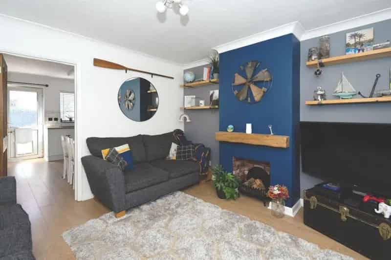2 Bed End Terrace House Burgess Hill Character Features Modern Kitchen West Facing Garden