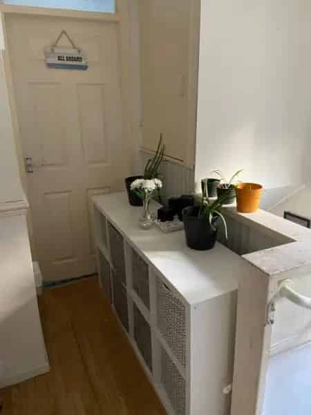 3 Bed House Large Garden Near Shops Schools Buses