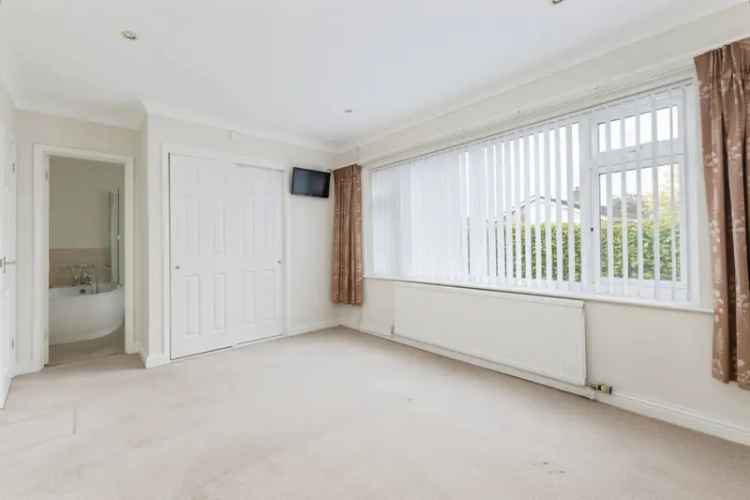 Beautiful 2-Bedroom Bungalow with Garden and Garage