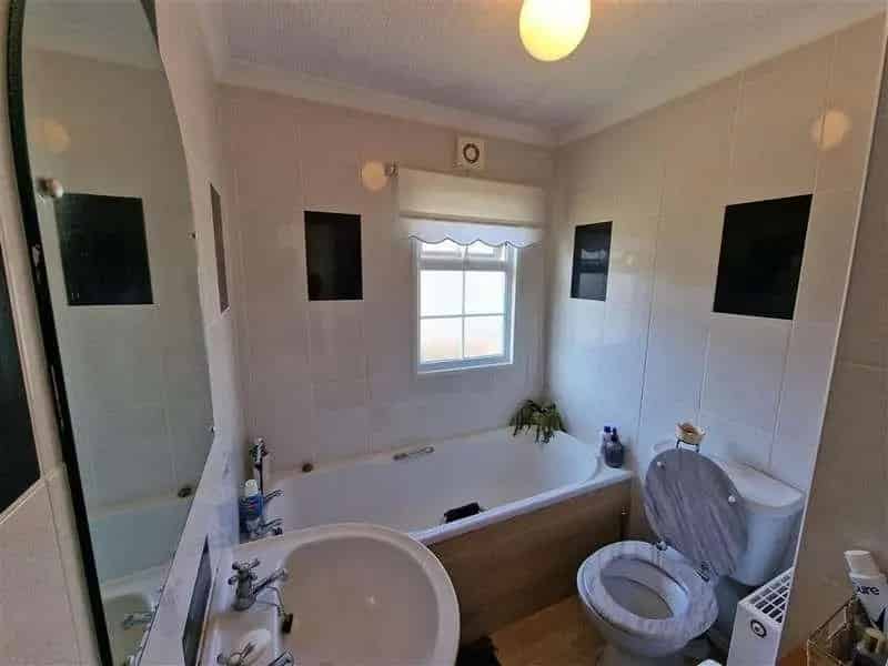 2 bed property for sale