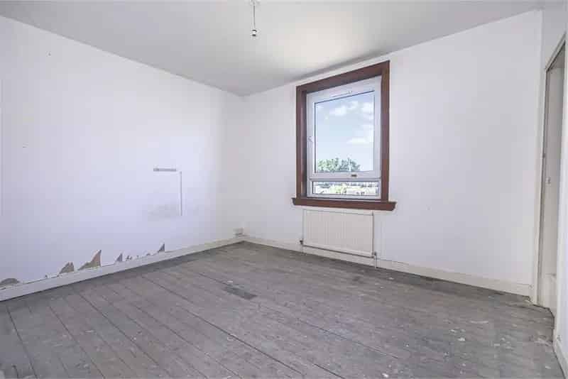 2 Bed Flat First Floor 1 Reception Room