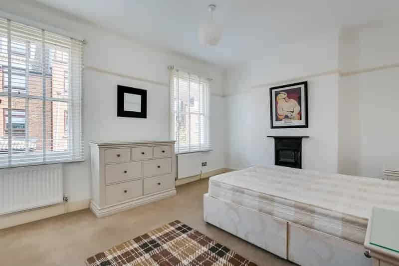 Four Bedroom House Near Clapham Junction Station