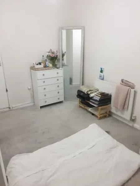 2 Bed Terraced House Near Schools and Amenities