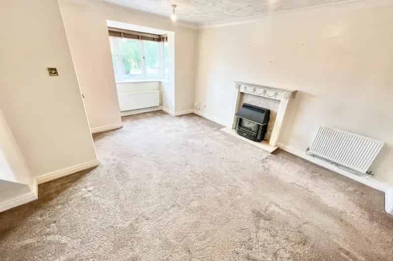 3 Bedroom Family Home with Garden and Garage
