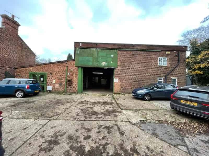 Industrial Unit with Showroom in Ipswich
