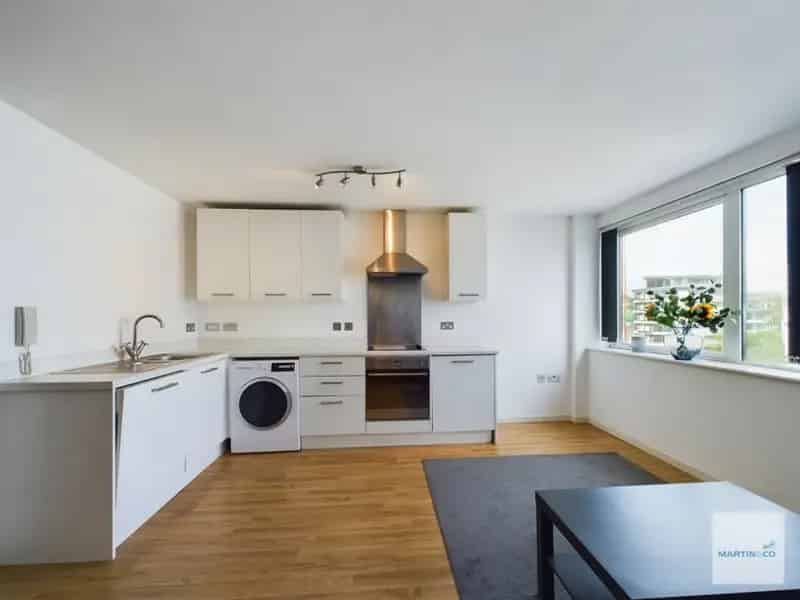 1 Bedroom Flat For Sale - Ideal Investment Opportunity