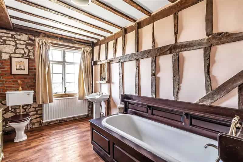 6 Bedroom Detached House Flower Lane Godstone