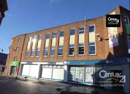 1 Room Studio Flat Southampton City Centre Train Station Solent University