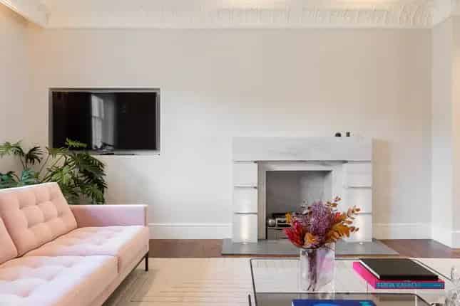 Luxury Belgravia Apartment - 3 Beds, 2 Baths, Open-Plan Living