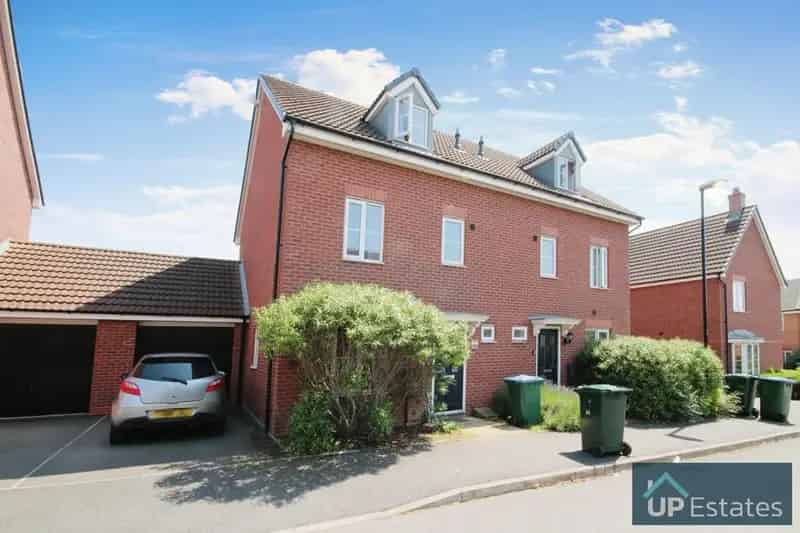 4 Bedroom Semi Detached House To Rent