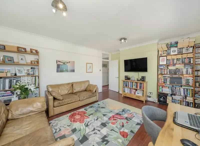 One Bedroom Flat Near West Hampstead Stations - First Time Buyer