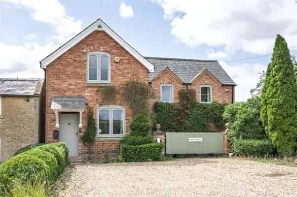 Victorian Cottage Todenham Family Home with Large Garden