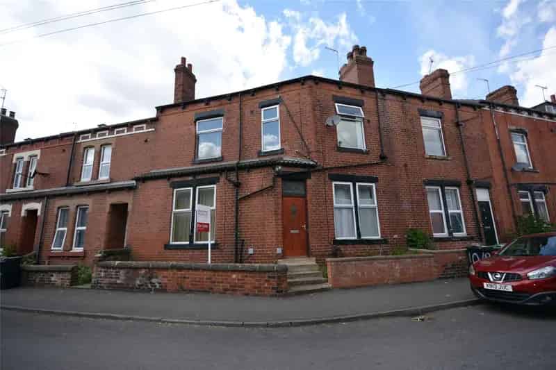 Spacious 5-Bedroom Terrace House For Sale Needs Refurbishment