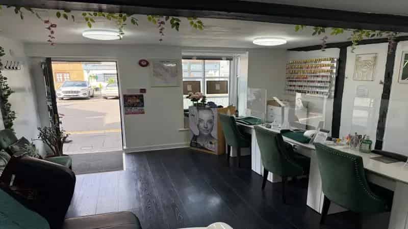 Beaconsfield Old Town Retail Unit - Grade II Listed