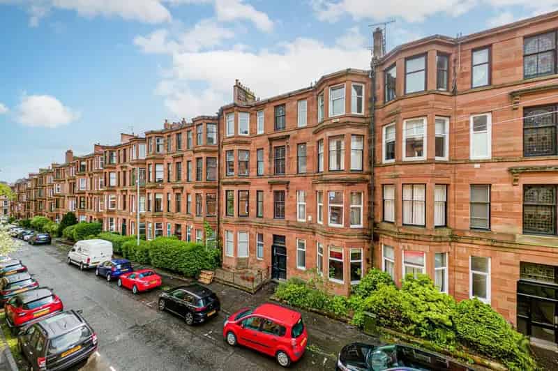 2 Bedroom Tenement Flat for Sale in Partick