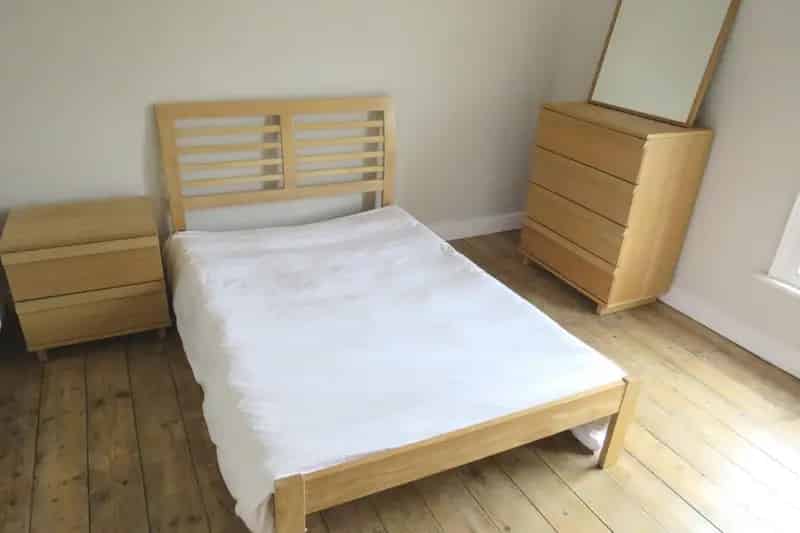 4 Bedroom House with 2 Shower Rooms and Enclosed Courtyard