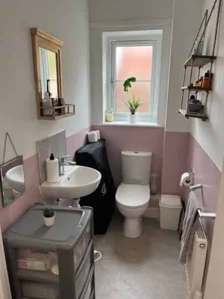 2 Bed House with Driveway and Garden