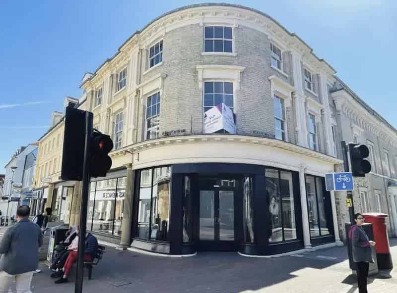 Grade II Listed Commercial Building - 5795 sq ft