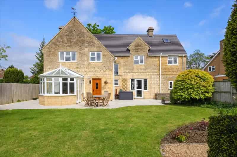 4 Bedroom Detached House for Sale in Cheltenham