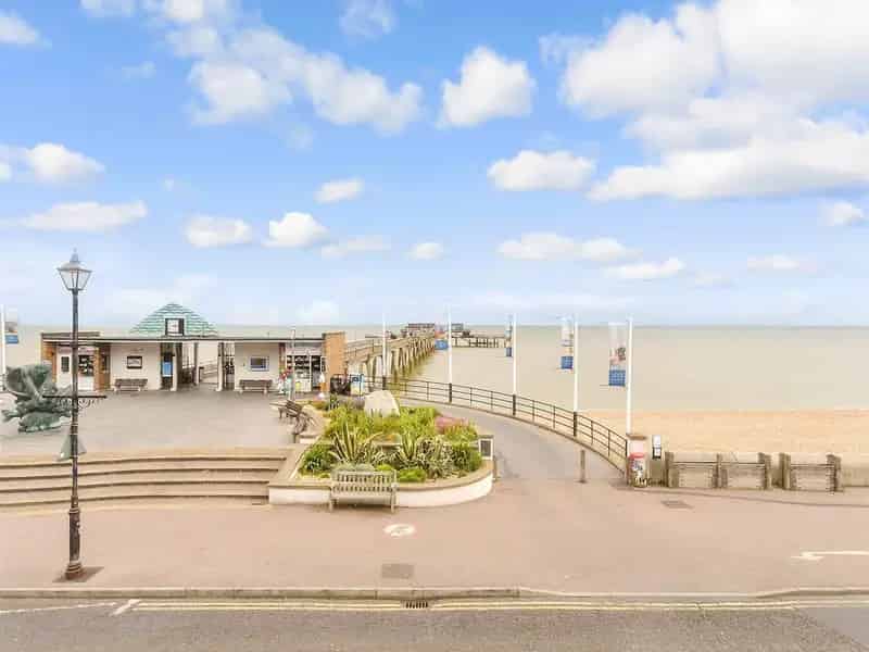 4 Bedroom Detached House for Sale Deal Seafront