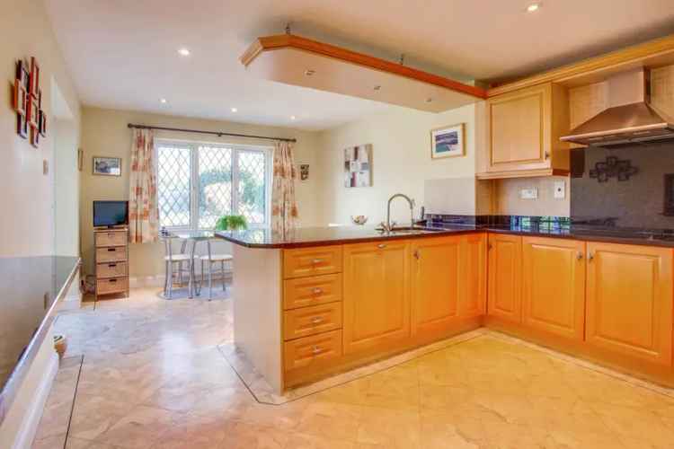 4 Bedroom Detached House to Rent in Caversham