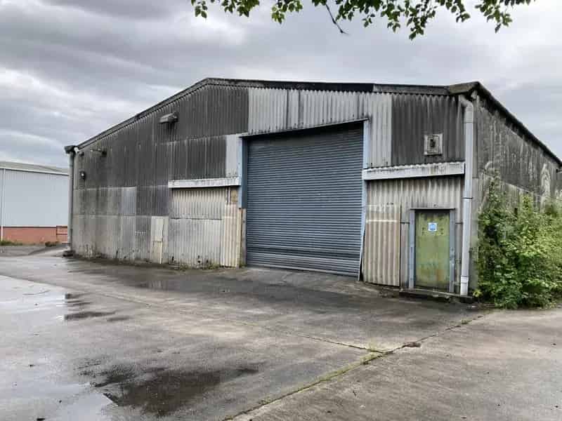 Warehouse For Rent: 4.9m Eaves, Electric Door, LED Lighting