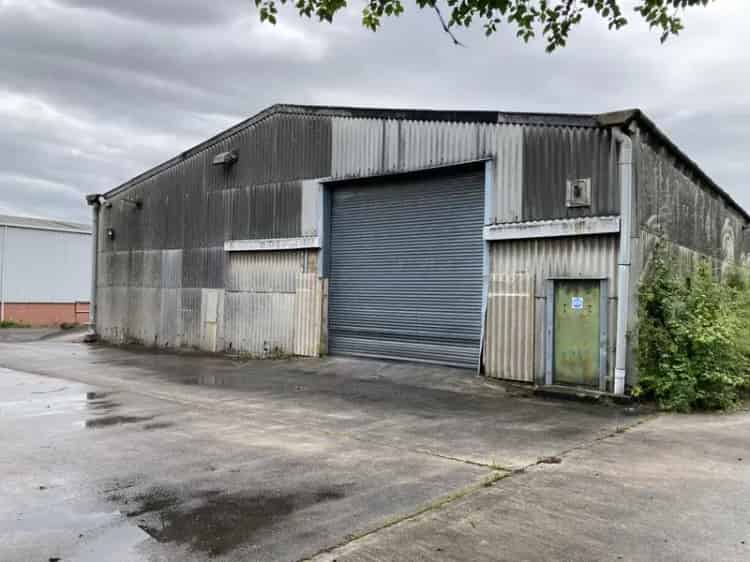 Warehouse For Rent: 4.9m Eaves, Electric Door, LED Lighting
