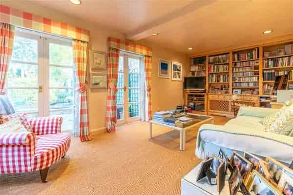 Victorian Villa with Character Features, 5+ Bedrooms, Large Garden