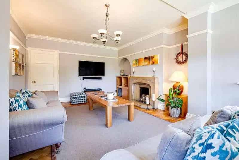 6 bed house for sale